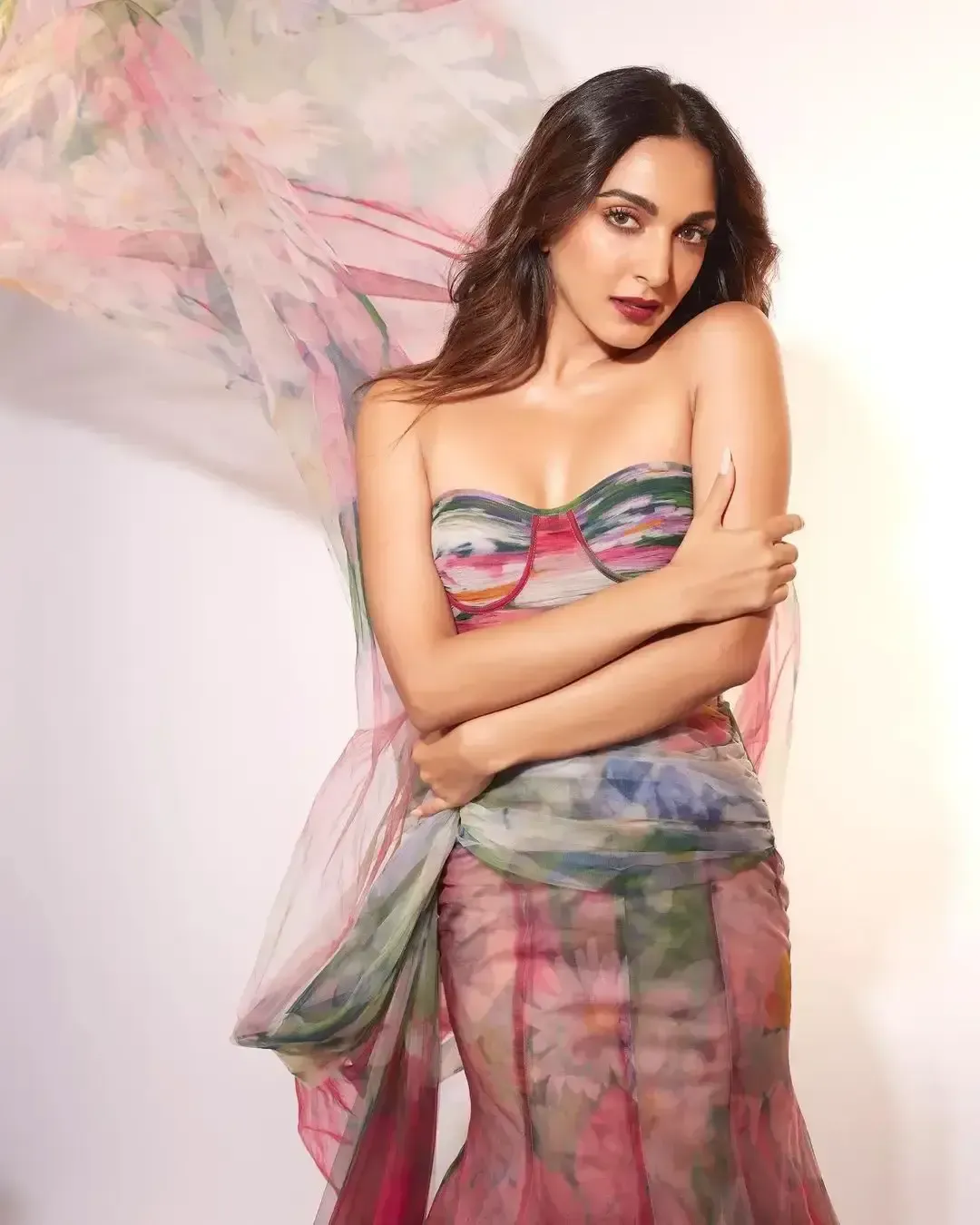 Indian Actress Kiara Advani Stunning Looks In Sleeveless Pink Dress